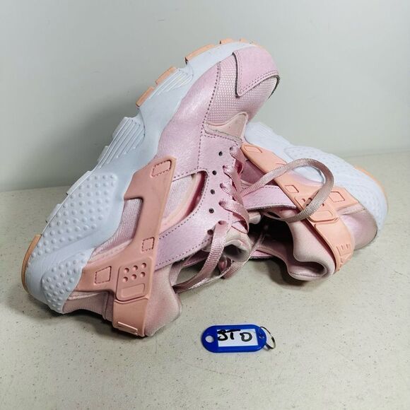 Nike Huarache Run SE Size Youth 6.5 Women's 8 Pink Shoes 904538-600 - Picture 1 of 8
